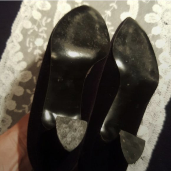 PRIVATE COLLECTION ♡ Absolutely Gorgeous EXPRESSO Black Velvet Heels 5.5B - Picture 3 of 17